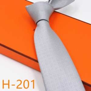 エルメス 2019秋に注目したい HERMES ネクタイ今回は秋冬の定番、これをチェック