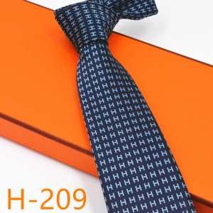 2019年秋冬コレクションを展開中 エルメス  HERMES 秋冬いつだってチェックが欠かせない ネクタイ