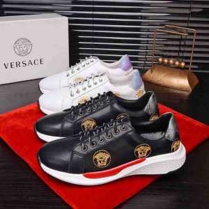 VERSACE スニーカー メンズ 素敵なコーデの大定番 ヴ...