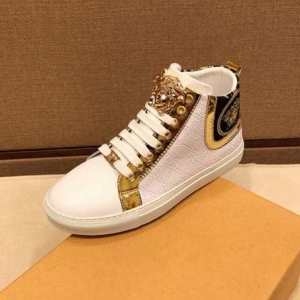 VERSACE スニーカー メンズ きちんと感あるコーデが完成 2019限定 ヴェルサーチ コピー ホワイト ロゴ デイリー おすすめ VIP価格