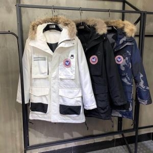 CANADA GOOSE ダウン メンズ 落ち着きある気品を...