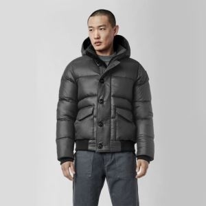 ダウン メンズ CANADA GOOSE 落ち着いたコーデを...