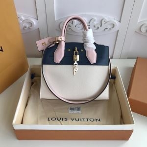 2019年秋冬コレクションを展開中 ルイ ヴィトン LOUIS VUITTON ハンドバッグ  主役級の人気セール秋冬アウター