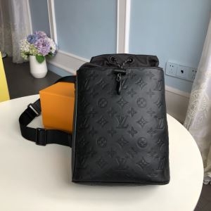 2019年秋冬人気新作の速報 ルイ ヴィトン LOUIS VUITTON 斜め掛けバッグ 秋の装いをフレッシュに彩ってくれる予感