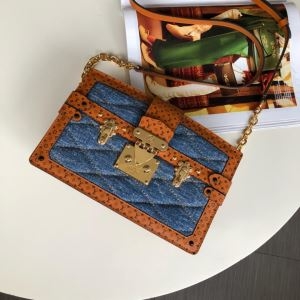 秋冬シーズンらしさが漂う ルイ ヴィトン LOUIS VUITTON 斜め掛けバッグ 新生活をフレッシュに彩る2019秋冬新作