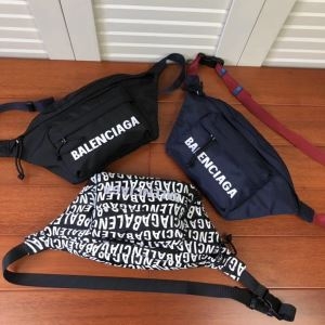  2019    BALENCIAGA    5330099MIAN1060