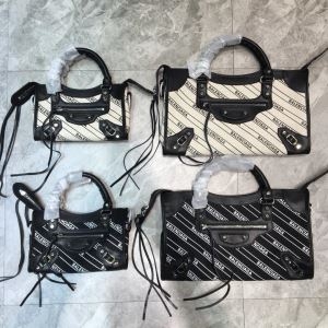 バレンシアガ ショルダーバッグ コピー 全体的な印象をトレンディに レディース BALENCIAGA 黒白２色 デイリー おしゃれ 手頃価格