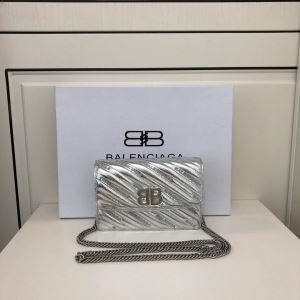 ショルダーバッグ バレンシアガ フェミニンに魅せる限定品 レディース BALENCIAGA コピー ２色可選 お買い得 561507AQ4271000