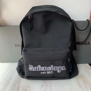 BALENCIAGA メンズ リュック 落ち着いたスタイルが...