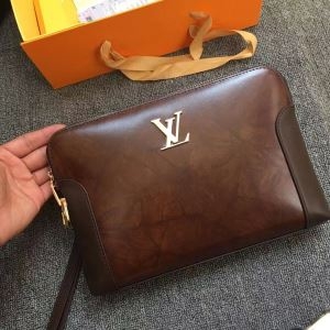 見た目のシックさを放つ限定品 ルイ ヴィトン クラッチバッグ メンズ 新作 Louis Vuitton コピー コーヒー ストリート 最安値