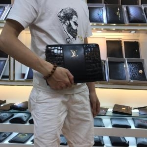 Louis Vuitton メンズ クラッチバッグ モダンなデザインが魅力 ルイ ヴィトン 通販 コピー ロゴ デイリー コーデ VIP価格