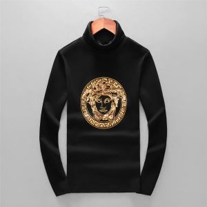 軽やかな気心地も嬉しい秋冬アウター ヴェルサーチ VERSACE 長袖Tシャツ 国内入手困難2019秋冬新作