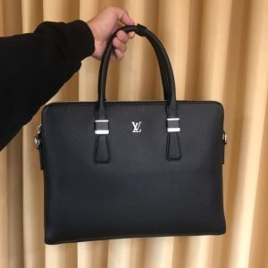 ルイ ヴィトン トートバッグ コピー 高級なデザインで大人気 メンズ Louis Vuitton ブラック ストリート コーデ ロゴ 品質保証