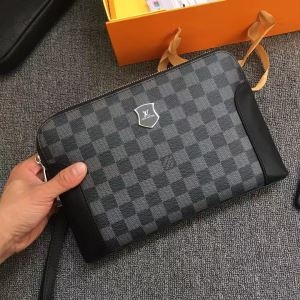 Louis Vuitton クラッチバッグ メンズ こなれな...