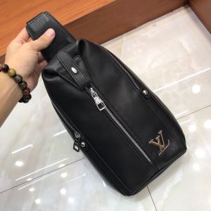 大人こなれ感ある限定新作 Louis Vuitton ショルダーバッグ コピー ルイ ヴィトン バッグ 新作 メンズ ブラック 最低価格