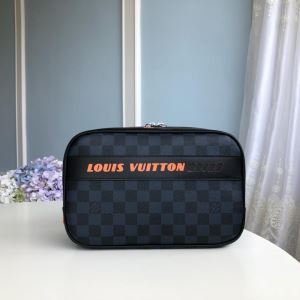 軽くて優しい印象になる人気新作 ルイヴィトン クラッチバッグ コーデ メンズ Louis Vuitton コピー ダミエ おすすめ セール