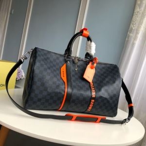 ルイ ヴィトン トートバッグ コピー こなれな気品が素敵 限定品 Louis Vuitton メンズ ブラック ストリート おしゃれ 安価