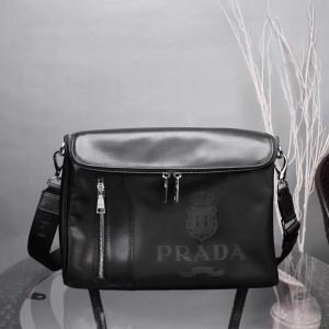 プラダ ショルダーバッグ コーデ 自分らしさをより魅力的に 2019人気 PRADA スーパーコピー メンズ ブラック 日常 手頃価格