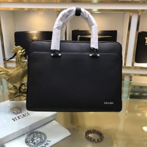 プラダ ビジネスバッグ スーパーコピー 洗練されたムードを盛り上げる限定品 メンズ PRADA ブラック オフィス 大容量 完売必至