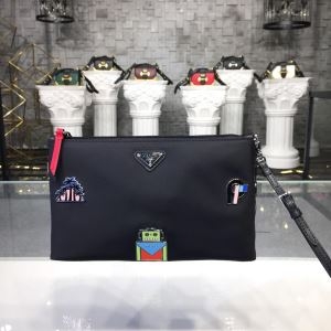 PRADA プラダ クラッチバッグ コピー 大人遊び心を楽しめるアイテム レディース ブラック ストリート ロボット おしゃれ 手頃価格