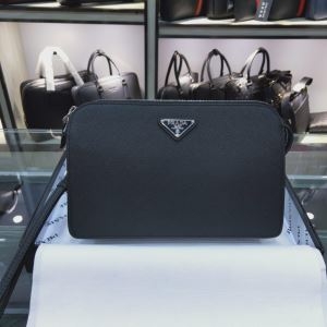 プラダ クラッチバッグ 新作 大人ナチュラル感が魅力 メンズ PRADA コピー ブラック ブルー ストリート 普段使いに重宝 最低価格