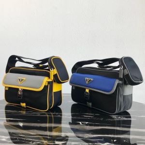 ショルダーバッグ プラダ メンズ リラックス感を楽しめるモデル PRADA コピー ブルー イエロー 激安 2VH074_UHS_F0YTZ_V_ZOO