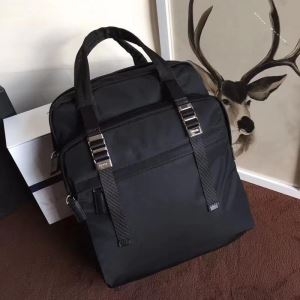 プラダ ショルダーバッグ 新作 コーデのトレンド度をアップ メンズ PRADA スーパーコピー ブラック デイリー 限定品 最安値