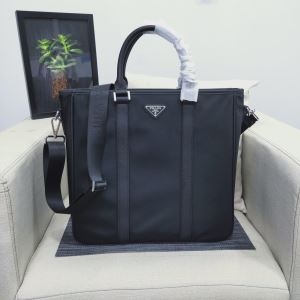 ビジネスバッグ メンズ PRADA 洗練されたシックさたっぷり プラダ コピー ブラック 相性抜群 限定品が必須 2019限定 最高品質