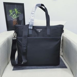 お早めに！上品な2019秋冬コーデに プラダ ビジネスバッグ コピー PRADA ブラック 通勤通学 ギフトにも最適 メンズ VIP価格