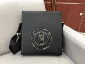 VERSACE ショルダーバッグ メンズ 旬な秋冬スタイルに最適 2019限定 ヴェルサーチ コピー ブラック ストリート コーデ 格安