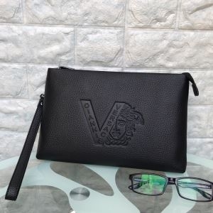 クラッチバッグ VERSACE メンズ 軽やかな印象が強い限定品 ヴェルサーチ バッグ 新作 コピー ブラック 日常 ブランド 最低価格