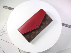 LOUIS VUITTON セレブにも愛用者多数秋冬ブランド...