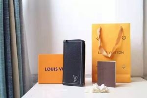 ルイヴィトン 長財布 メンズ 爽やかでこなれ感あるアイテム Louis Vuitton コピー ブラック 通勤通学 ストリート 格安 M68228