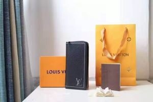 ルイヴィトン 長財布 メンズ 爽やかでこなれ感あるアイテム Louis Vuitton コピー ブラック 通勤通学 ストリート 格安 M68228