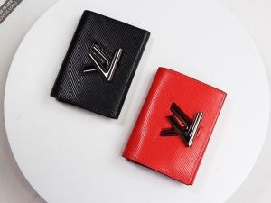 秋冬ヒット必至の新作アウターをご紹介  ルイ ヴィトン 肌寒い冬には手放せない一枚 LOUIS VUITTON 財布/ウォレット 2色可選 今年に入り注目の秋冬N級品