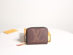 初秋のスタイリングに生かそう  ルイ ヴィトン シルエットをキレイに見せる冬新作 LOUIS VUITTON 財布/ウォレット 秋冬コーデの主役級