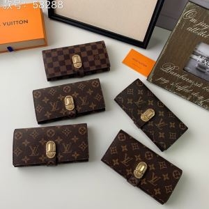 LOUIS VUITTON 厳選された憧れの秋冬新品 ルイ ヴィトン 秋や冬先に活躍するアウター 財布/ウォレット 多色可選 品薄になる超人気秋冬新作