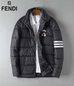 今年秋冬話題の一級品  フェンディ FENDI 冬をおしゃれ...