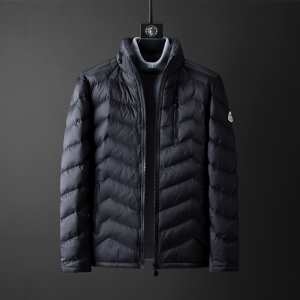 モンクレール 質感で秋の気分を取り入れて MONCLER 2...