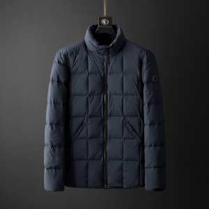 この秋の美人を作るモデル  モンクレール MONCLER 2...