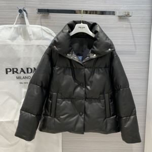 プラダ PRADA 2019年秋冬コレクションを展開中  ダ...