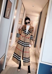 BURBERRY お手頃で人気上昇中秋冬新作  バーバリー 瞬く間に当店でも注目の人気秋冬新作  パーカー  秋冬の気分溢れるアイテム