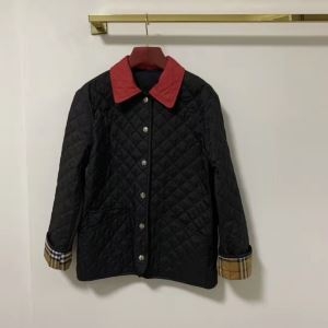 Burberry ジャケット レディース こなれ感を醸し出すアイテム バーバリー スーパーコピー ブラック おすすめ コーデ 完売必至