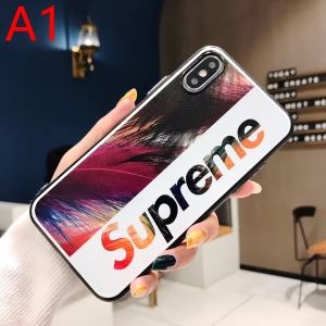 こなれ感あるデザインを誇るアイテム Supreme シュプリーム スマホ カバー ケース ２色可選 ブランド コピー 衝撃保護 限定セール