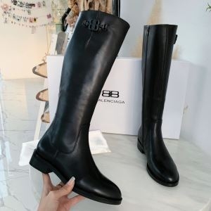 冬をおしゃれに飾る新作 バレンシアガ BALENCIAGA ...