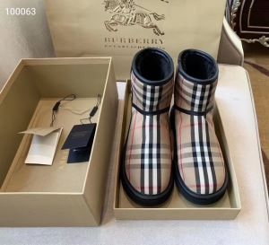 絶大な人気を博する新入荷秋冬新作  バーバリー 秋らしいモード感たっぷりの一枚  BURBERRY レザーブーツ 自分らしい運命の秋冬一枚に出合う