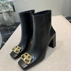 2色可選 BALENCIAGA 周囲と差がつく、個性派の輝く...