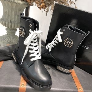 今年秋冬話題の一級品 レザーブーツ フィリッププレイン 冬をおしゃれに飾る新作  PHILIPP PLEIN 機能性が豊富なのも魅力の秋冬新作