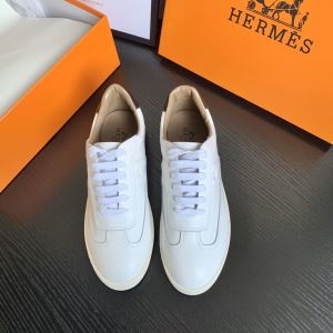 HERMES 今年の秋冬の大人気作品  エルメス 国内入手困難2019秋冬新作 ランニングシューズ 秋らしいモード感たっぷりの一枚