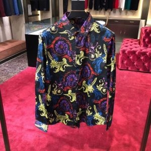 シャツ メンズ VERSACE 素敵で華奢な印象に ヴェルサ...